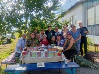 23 августа деревня Луговая собрала гостей на очередной праздник своего дня рождения! Денёк солнечный, настроение отличное. Концертную программу предоставили вокальная группа Кипеляночка под руководством Екатерины Васильевой. Активисты Луговяне украсили деревню. Спасибо всем присутствующим за тёплый приём!